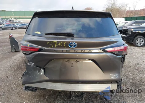 2021 Toyota Sienna Le z USA, uszkodzony, nr VIN 5TDKRKEC9MS032378
